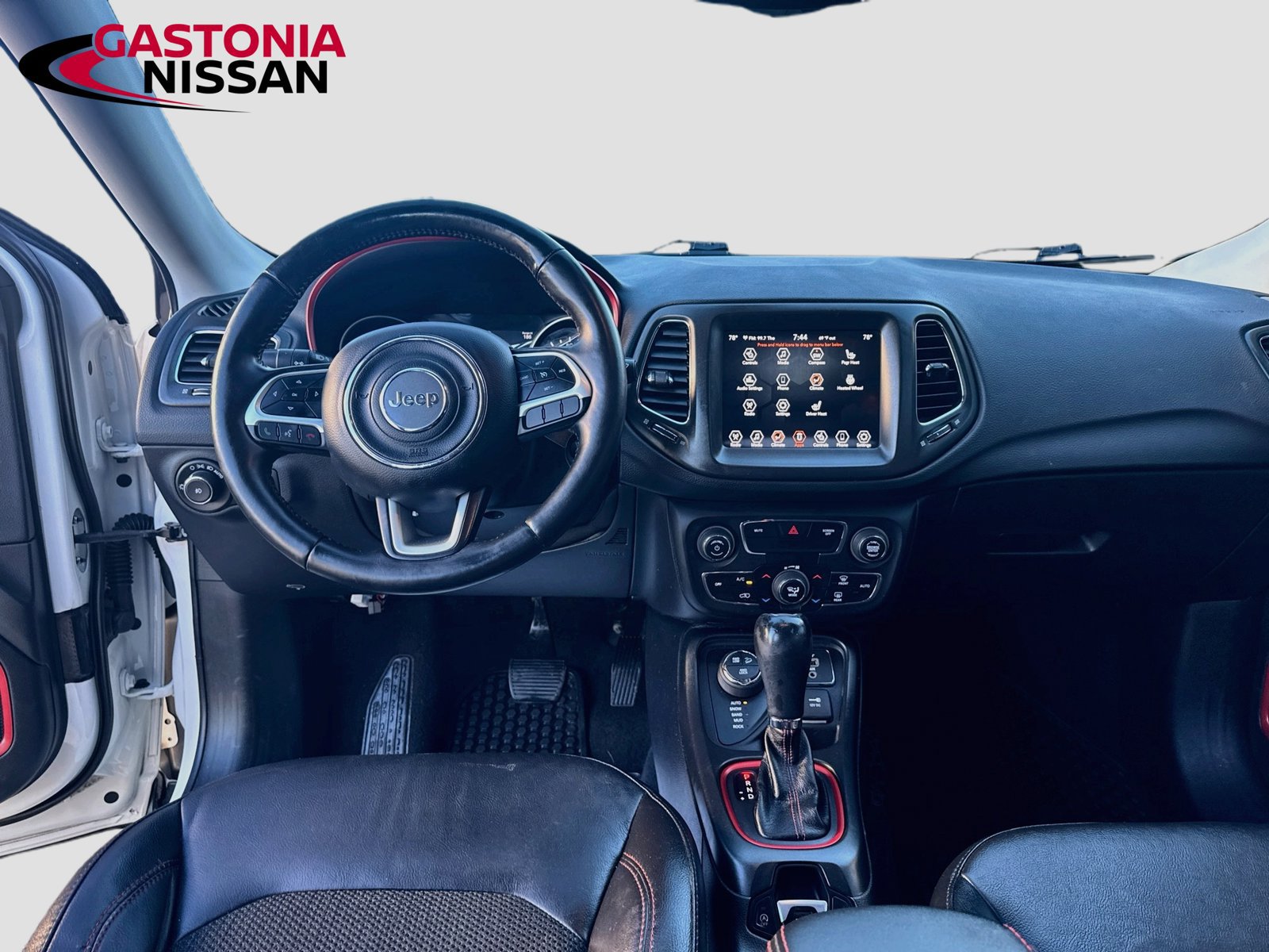 Used 2019 Jeep Compass Trailhawk w/ Cold Weather Group AWD/4WD image 29