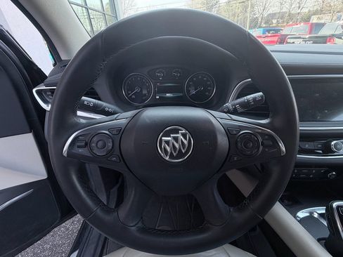 Used 2018 Buick Enclave Essence image 13