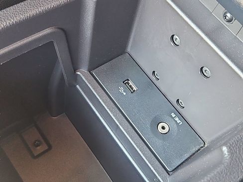 Used 2014 Ford Focus SE w/ Equipment Group 201A FWD image 16
