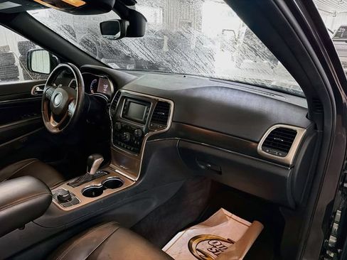 Used 2017 Jeep Grand Cherokee Limited AWD/4WD image 12