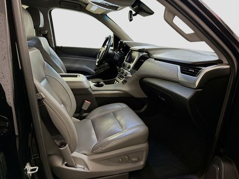 Used 2019 Chevrolet Suburban LT image 34