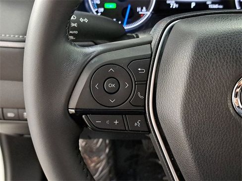 Used 2022 Toyota Venza XLE image 24