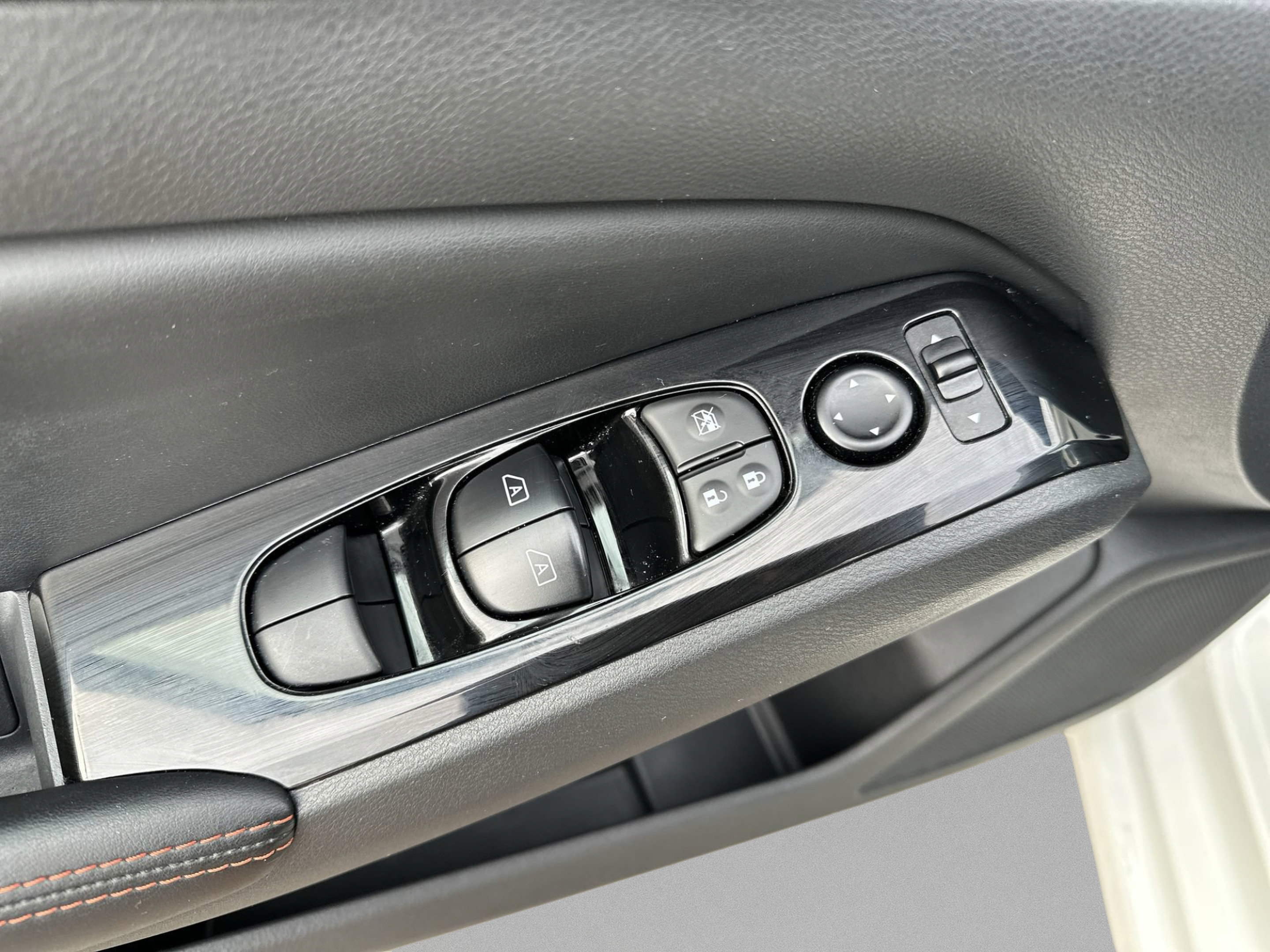Used 2025 Nissan Altima 2.5 SR FWD image 15