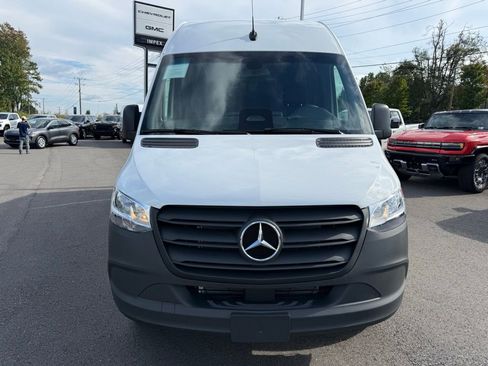Used 2025 Mercedes-Benz Sprinter 2500 image 8