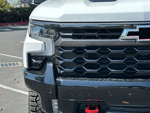 Used 2025 Chevrolet Silverado 1500 ZR2 w/ Technology Package image 49