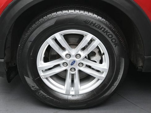 Used 2022 Ford Explorer XLT w/ Equipment Group 202A AWD/4WD image 38