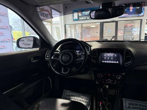 Used 2019 Jeep Compass Latitude FWD image 23