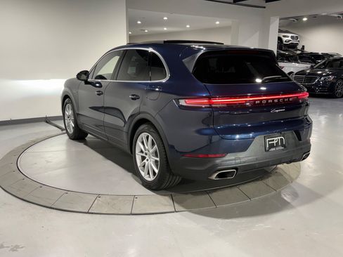 Used 2024 Porsche Cayenne AWD/4WD image 15
