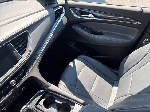 Used 2021 Buick Enclave Essence image 36