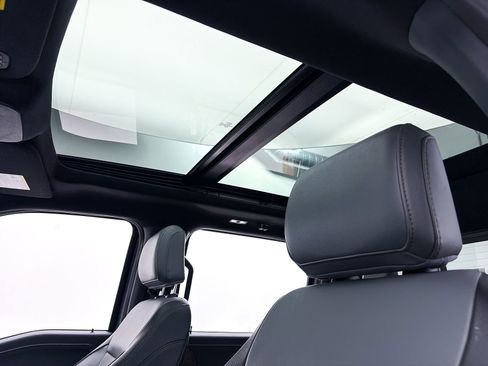 Used 2023 Ford F150 Lightning Lariat w/ Equipment Group 511A High image 3