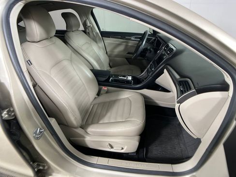 Certified 2017 Ford Fusion SE w/ Fusion SE Technology Package image 6