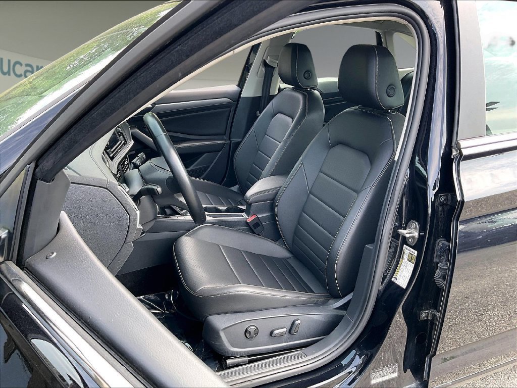 Used 2024 Volkswagen Jetta SE FWD image 9