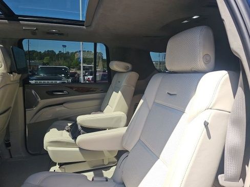 Used 2024 Cadillac Escalade ESV Premium Luxury Platinum image 10