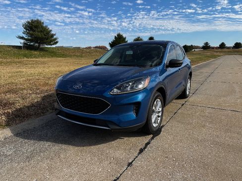 Used 2022 Ford Escape SE w/ Cold Weather Package image 11