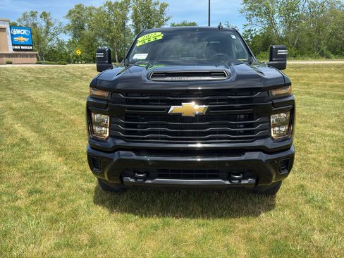 Used 2025 Chevrolet Silverado 2500 Custom w/ Custom Value Package AWD/4WD image 7