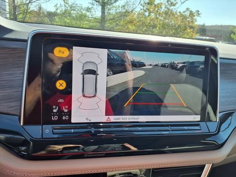 Used 2025 Volkswagen Atlas SEL image 17