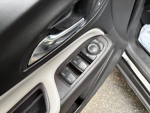 Used 2020 Chevrolet Equinox LS w/ LS Convenience Package image 14