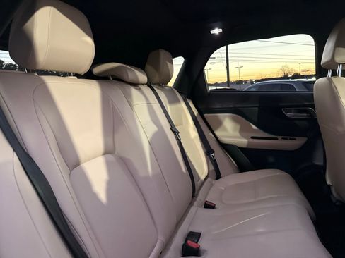 Used 2020 Jaguar F-PACE Premium image 35
