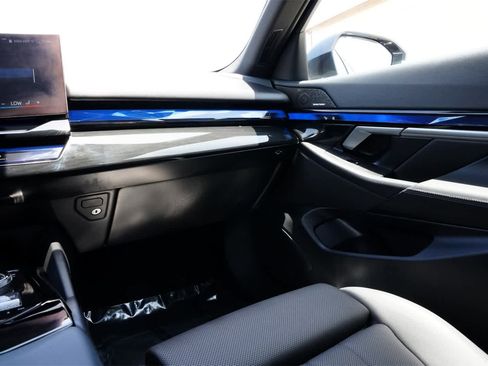 Used 2024 BMW i5 eDrive40i image 8