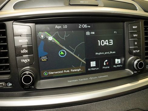 Used 2019 Kia Sorento SX image 16