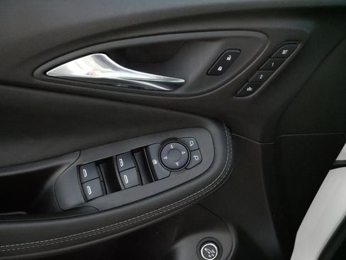 Used 2023 Buick Encore GX Essence w/ Experience Buick Package image 19