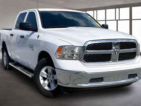 Used 2022 RAM 1500 Classic SLT AWD/4WD image 3