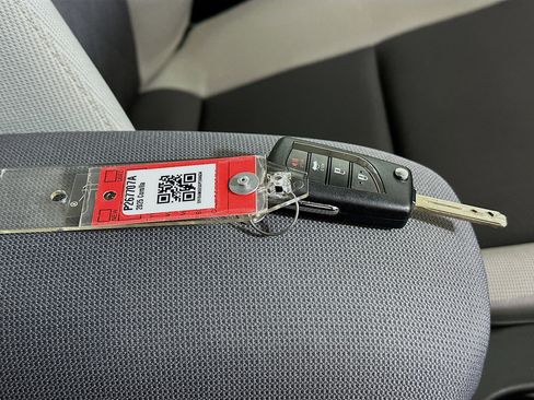 Used 2025 Toyota Corolla LE image 32