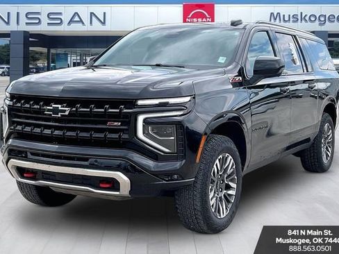Used 2025 Chevrolet Suburban Z71 AWD/4WD image 3