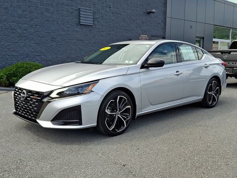 Certified 2023 Nissan Altima 2.5 SR w/ SR Premium Package FWD image 3