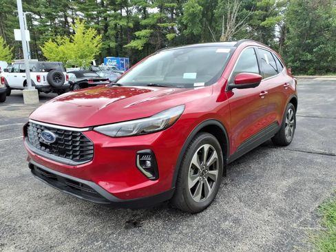 Used 2023 Ford Escape Platinum w/ Premium Technology Package AWD/4WD image 4