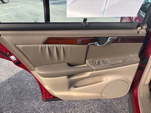 Used 2004 Cadillac De Ville DHS w/ Equipment Group image 29