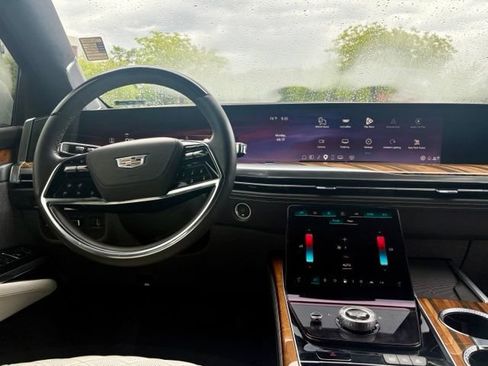Certified 2025 Cadillac Escalade Sport Platinum AWD/4WD image 19