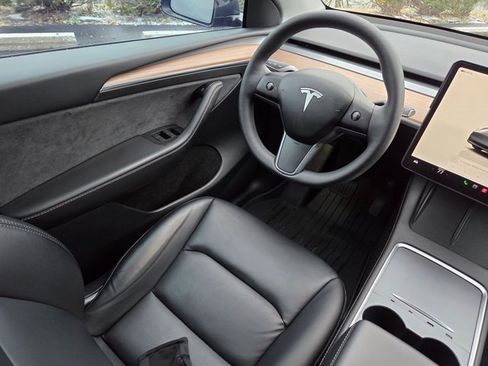 Used 2023 Tesla Model Y Long Range image 22