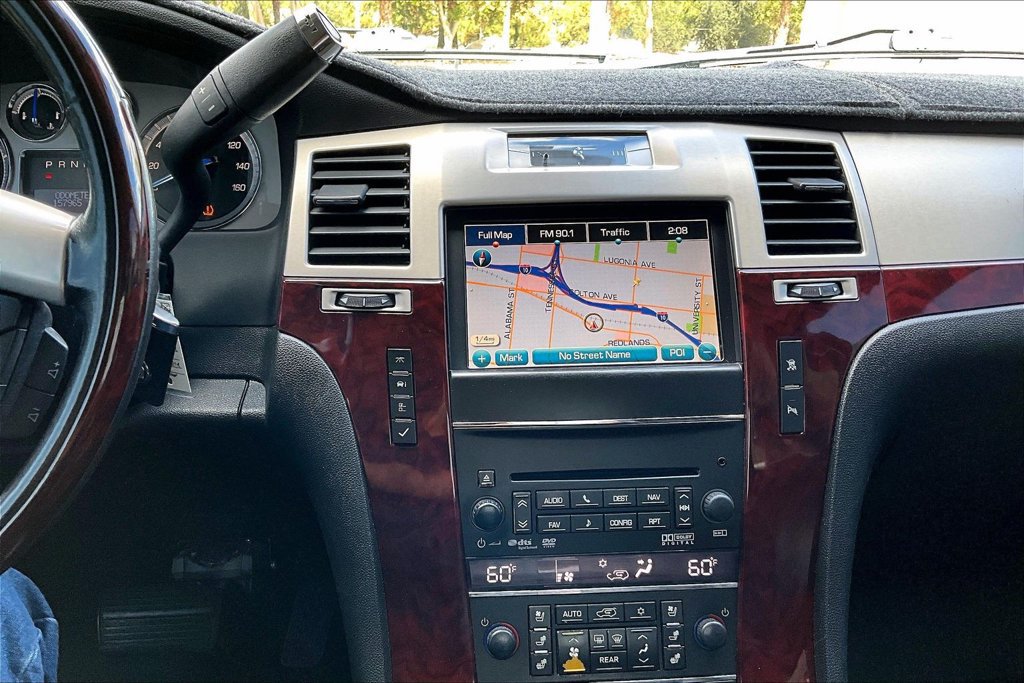 Used 2011 Cadillac Escalade ESV Premium RWD image 34