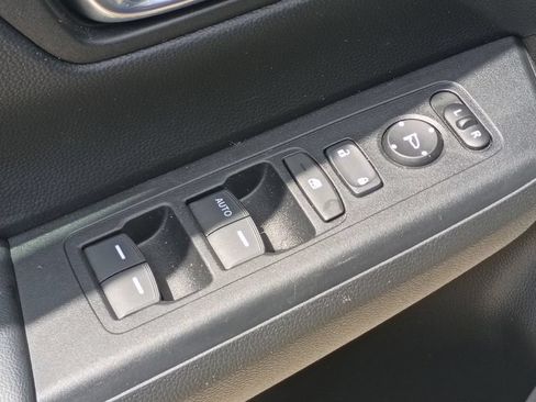 Used 2025 Honda CR-V LX image 17