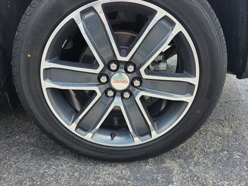 Used 2020 GMC Acadia SLT w/ LPO, Cargo Package FWD image 22