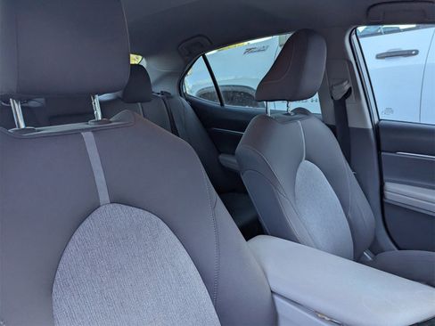 Used 2021 Toyota Camry LE image 5