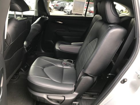 Used 2022 Toyota Highlander XLE AWD/4WD image 27