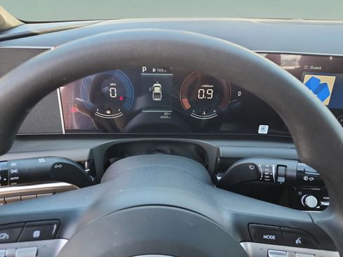 Certified 2025 Hyundai Santa Cruz SE image 12