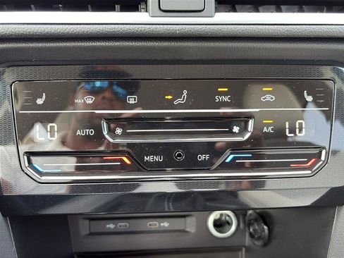 New 2026 Volkswagen Taos SE FWD image 24