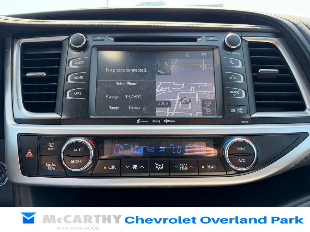 Used 2017 Toyota Highlander SE FWD image 15