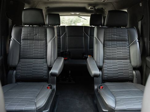 Used 2026 Cadillac Escalade ESV V w/ LPO, ONYX Package AWD/4WD image 31