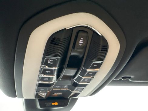 Certified 2024 Porsche Macan AWD/4WD image 40