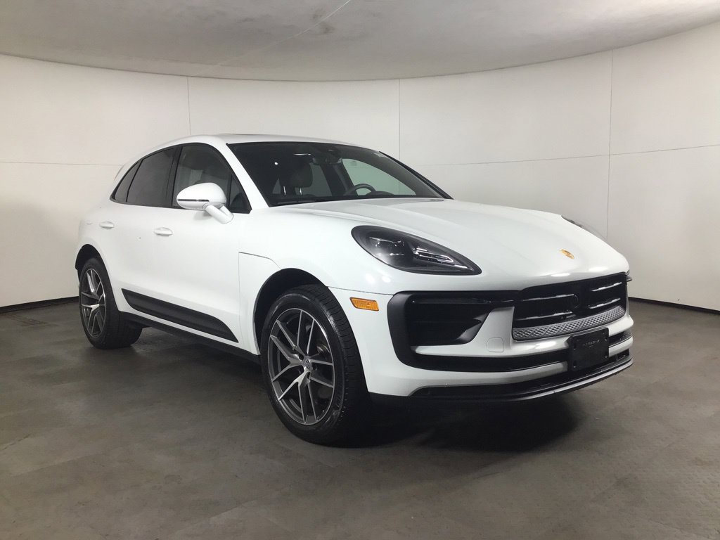 Certified 2026 Porsche Macan AWD/4WD image 9