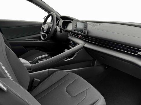 Certified 2025 Hyundai Elantra Sport image 29