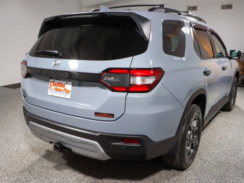 Used 2024 Honda Pilot TrailSport image 7