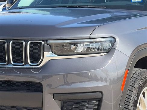 Used 2023 Jeep Grand Cherokee L Laredo image 4