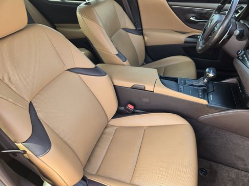 Used 2019 Lexus ES 350 w/ Premium Package image 20