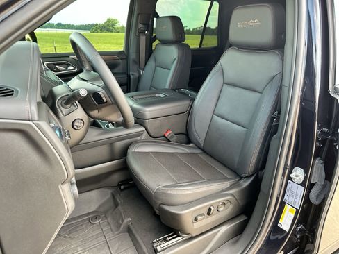 Used 2024 Chevrolet Tahoe High Country image 11