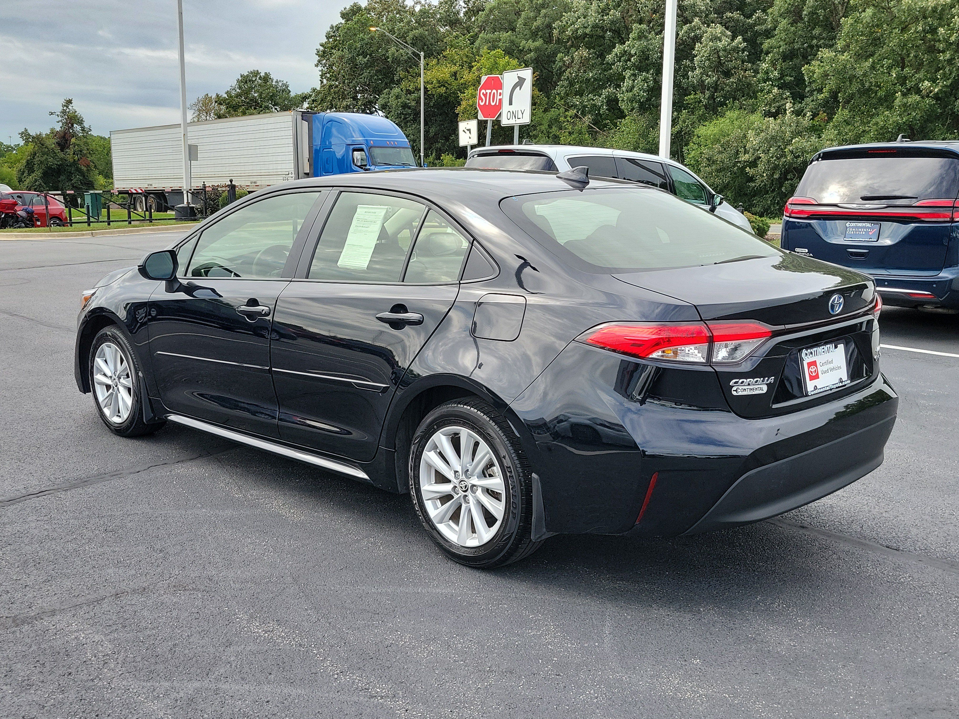 Certified 2025 Toyota Corolla LE w/ LE Premium Package FWD image 4